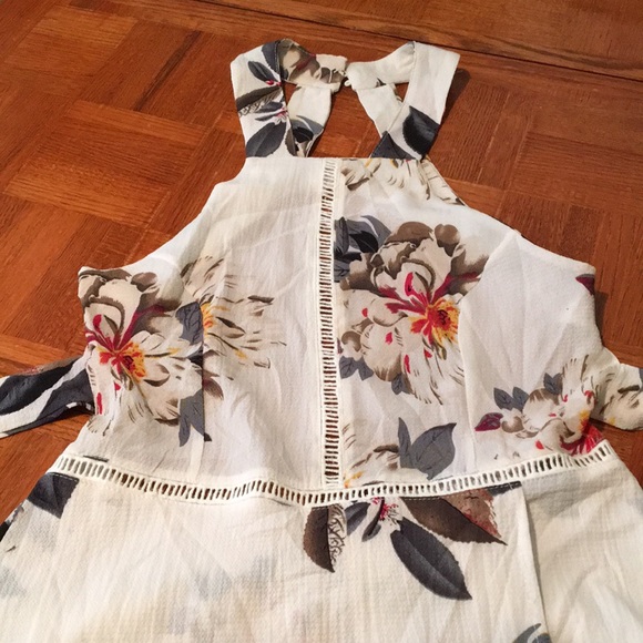 Halter style maxi dress, floral wrap - Picture 4 of 12